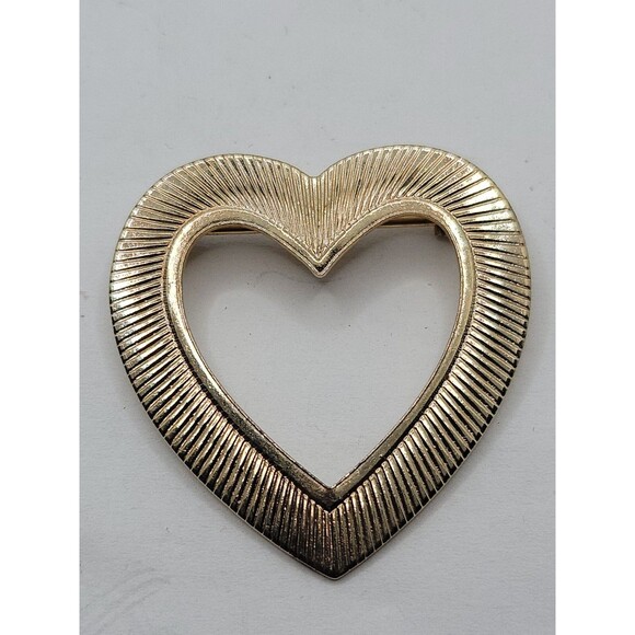 Heart-Shaped Scarf Clip / Brooch Pin - Picture 1 of 3